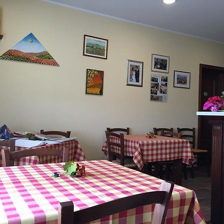 Agriturismo Finestre Di Langa Trezzo Tinella ภายนอก รูปภาพ