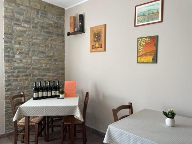 Agriturismo Finestre Di Langa Trezzo Tinella ภายนอก รูปภาพ