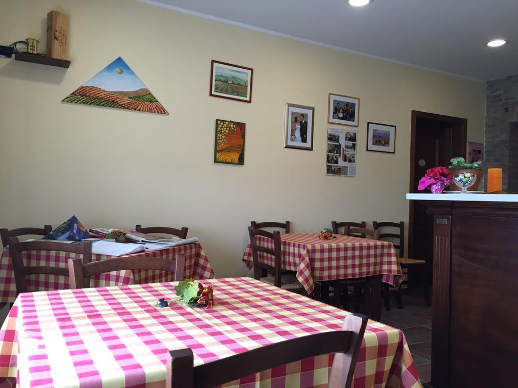 Agriturismo Finestre Di Langa Trezzo Tinella ภายนอก รูปภาพ